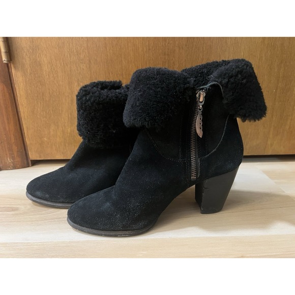 UGG Boots Bootie‎ 1008765 Size 10 Black Almond Toe Sherpa Foldover Flap Zipper - Picture 1 of 9